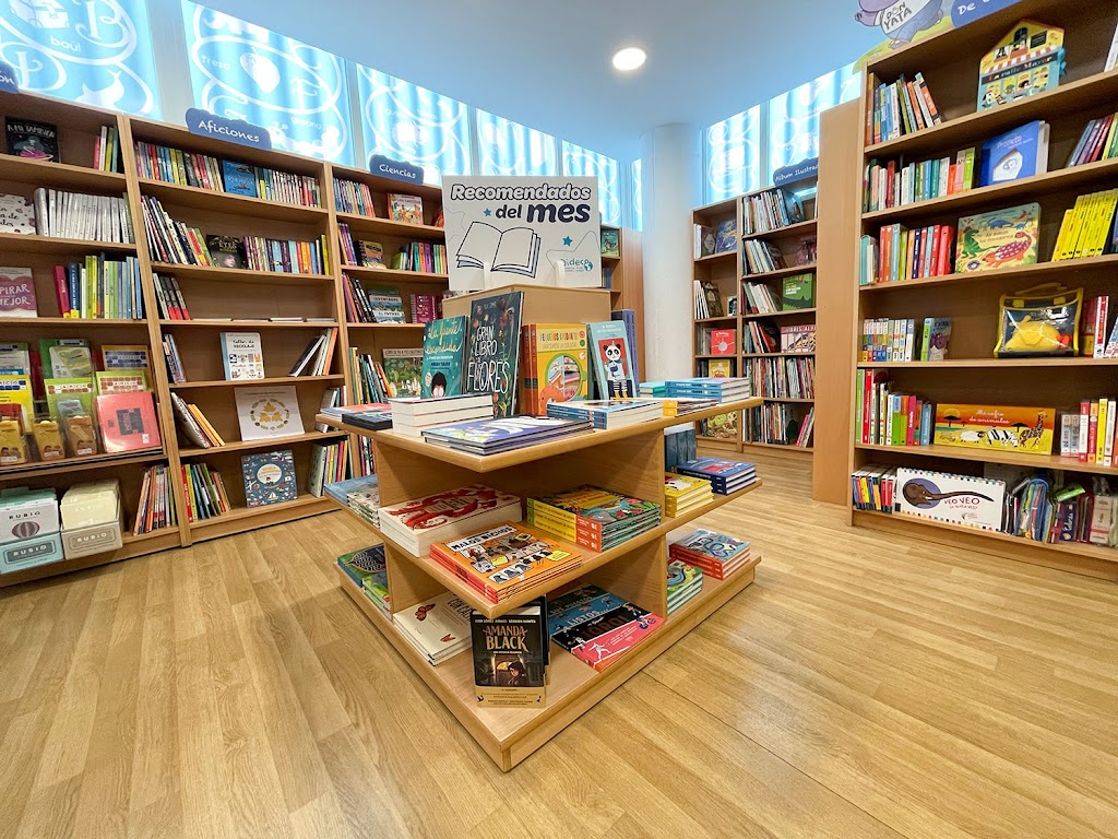 Dideco Pozuelo Tienda de juguetes y libros 3