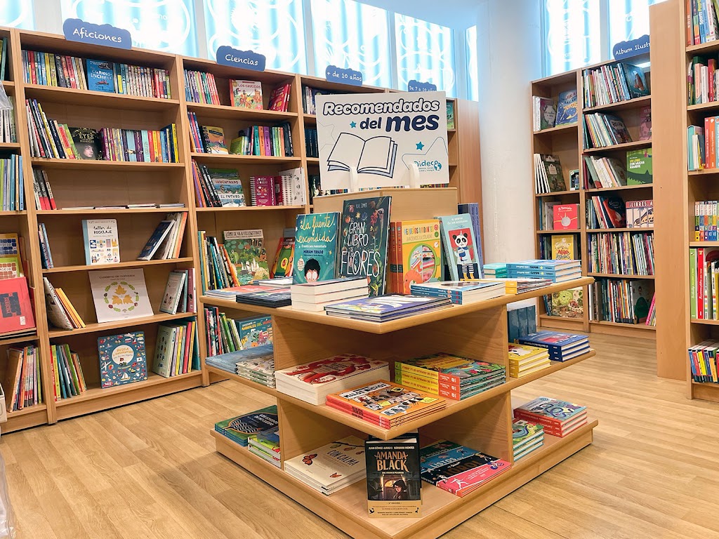 Dideco Pozuelo Tienda de juguetes y libros 5