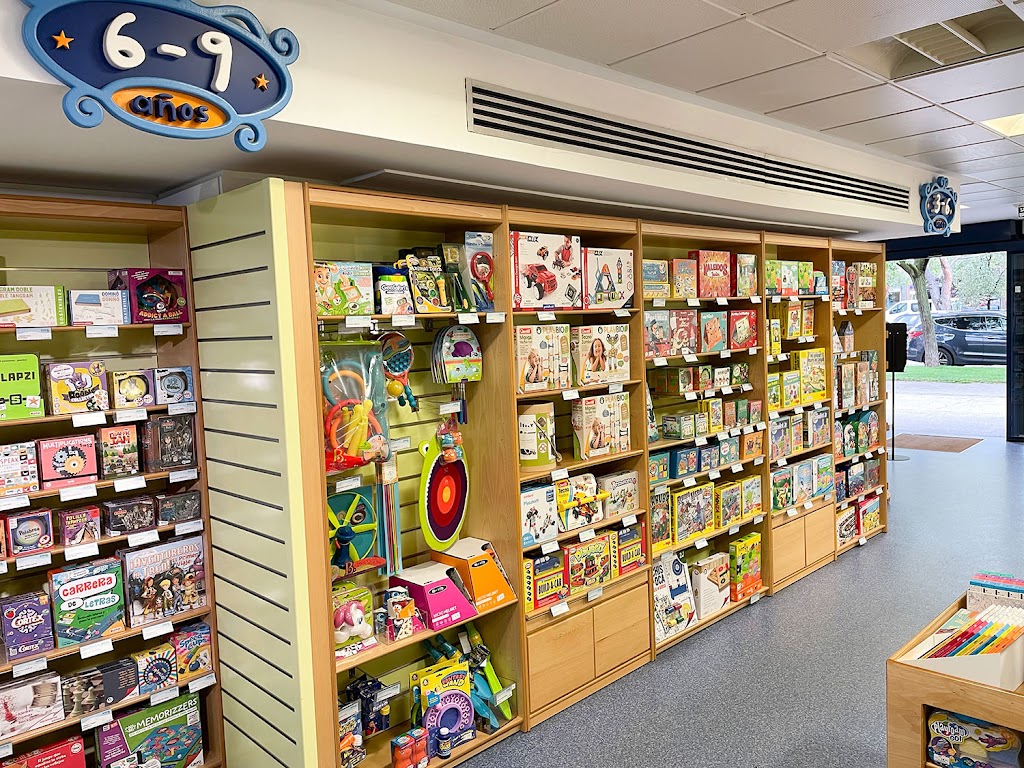 Dideco Pozuelo Tienda de juguetes y libros 7