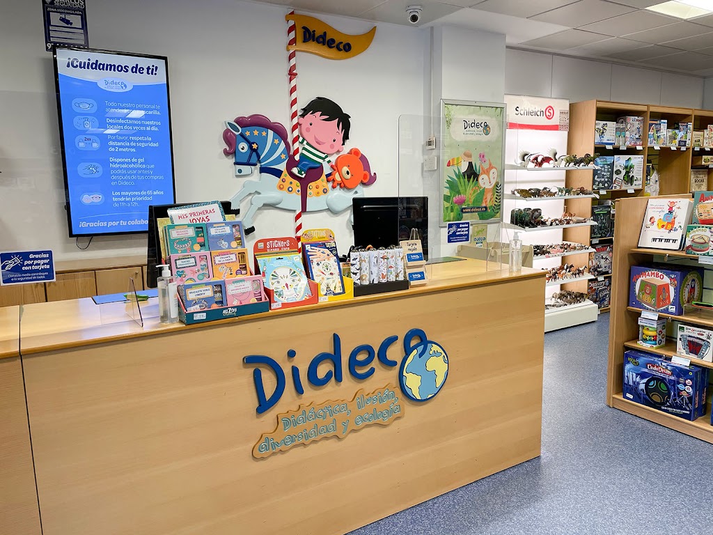 Dideco Pozuelo Tienda de juguetes y libros 8