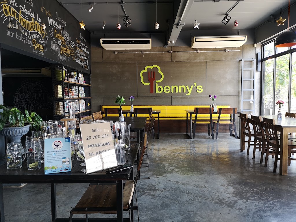 Benny's - Eatery & Craft Beer Bar 10
