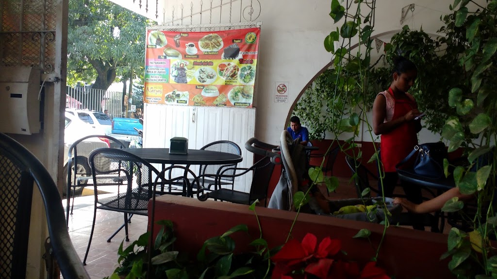 Pizzas Nonos, cafetería jardín 4
